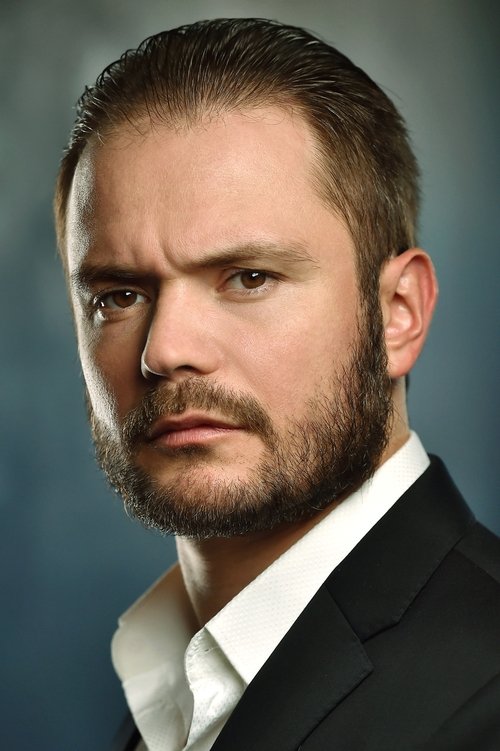 Eduard Osipov as Pete