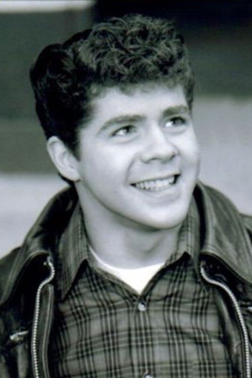 Leif Green as Leslie