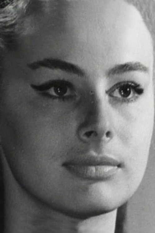 Liliya Evstigneeva as красотка на пляже