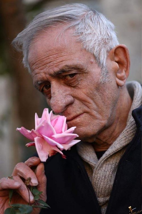 Hama Rashid Haras as Sherzad's father