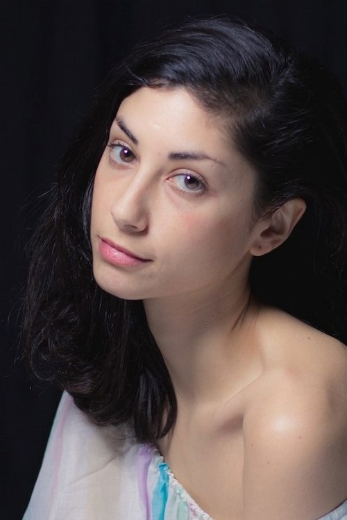 Kika Magalhães as Amy Bucket