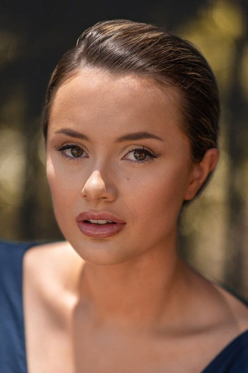 Graceyn Arkinstall as Monique