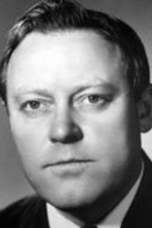 Oleg Khromenkov as Matros