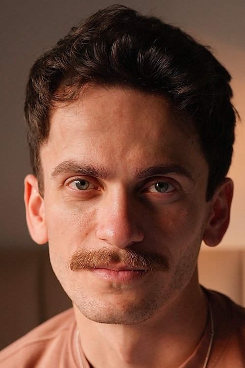 Allan Riggs as Entregador