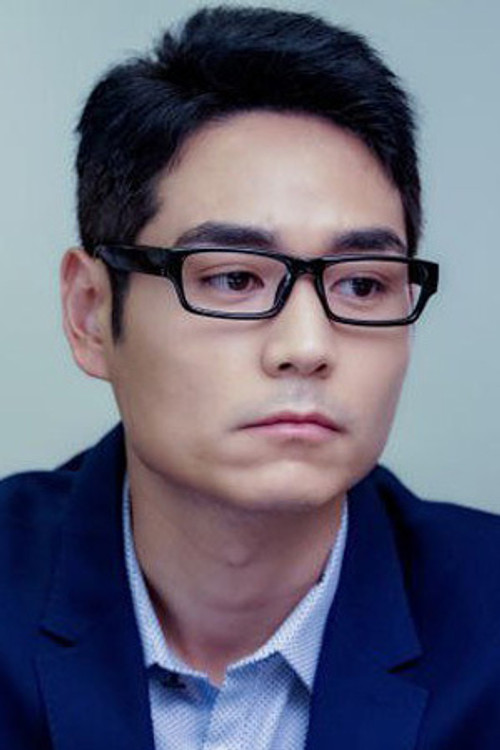 Changqing Yang as Lao Zhang