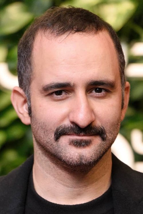 Pouria Rahimi Sam as Ali