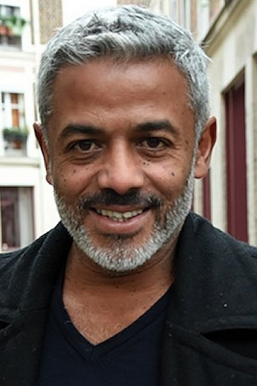 Xavier Thiam as Luis
