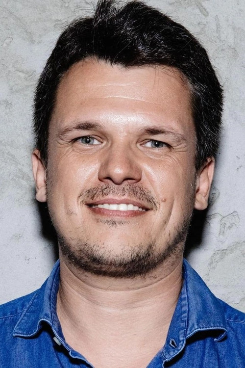 Francesco Zippel as Paparazzo