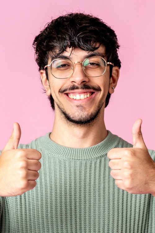 Mateus Guidoni as Self - Narrator