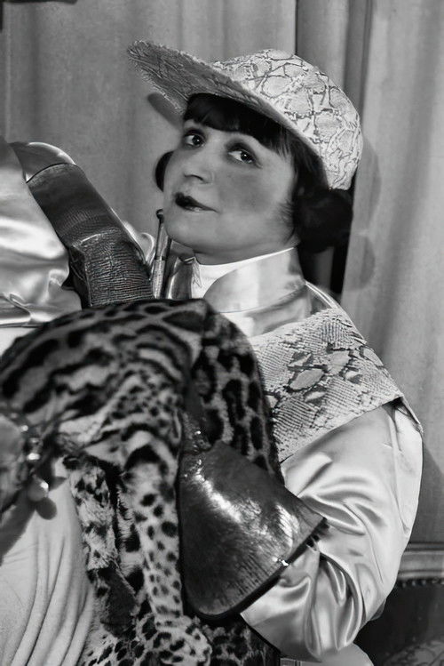 Maud Loty as la petite