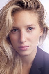 Kimberly Zakine as La copine du dîner