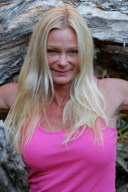 Raye Hollitt as Female Boxer