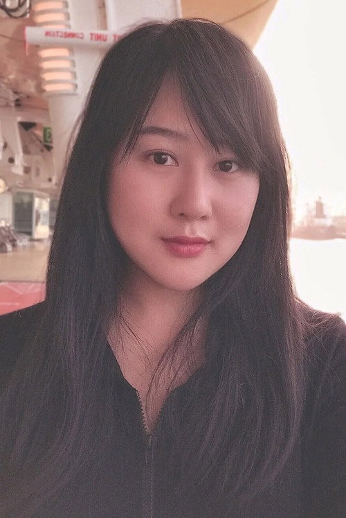 Helen Wu as Female Guard