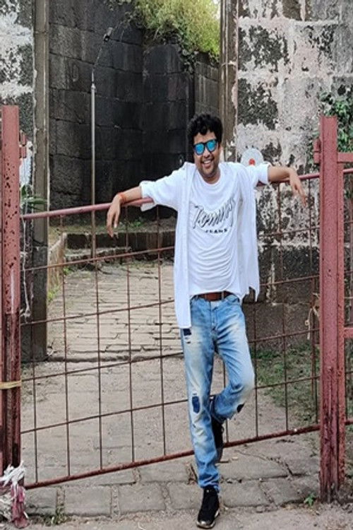 Yogesh Tripathi as Chhote