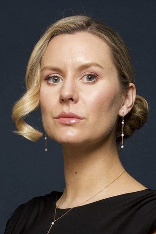 Olivia Bromley as Leanne Holder