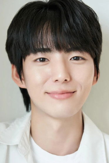 Kim Ye-chang as Jung-woo