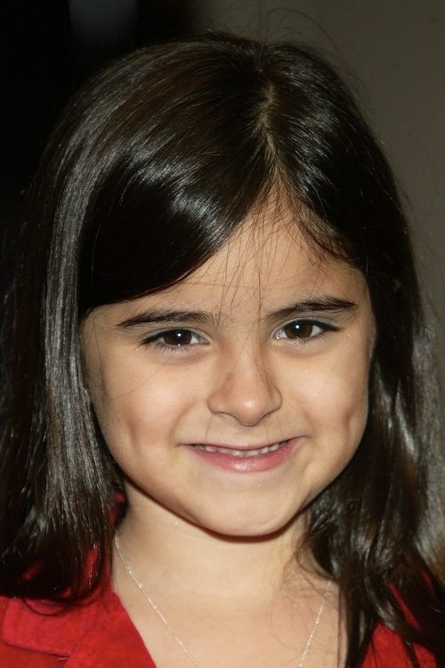 Victoria Luna as Cristina (6 Years Old)