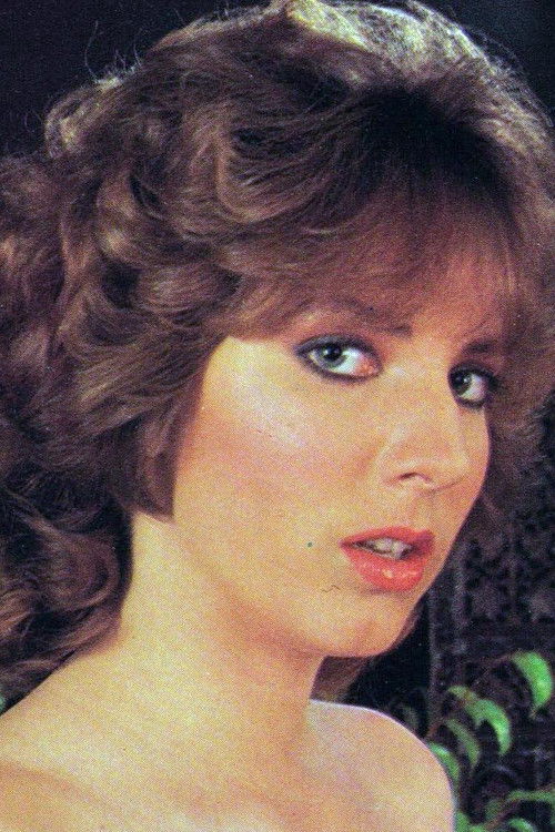 Mindy Rae as Elizabeth