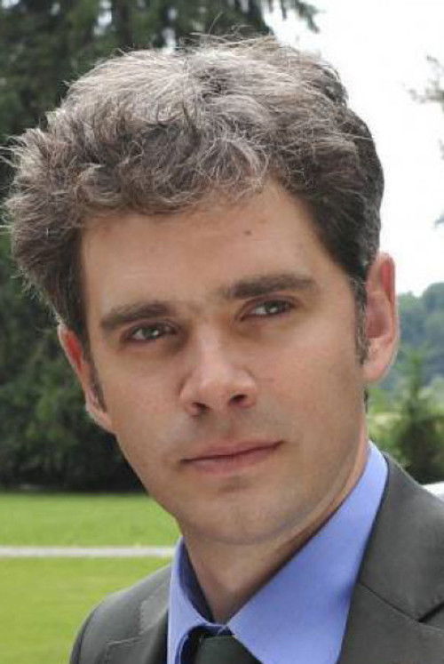 Oliver Boysen as Holger