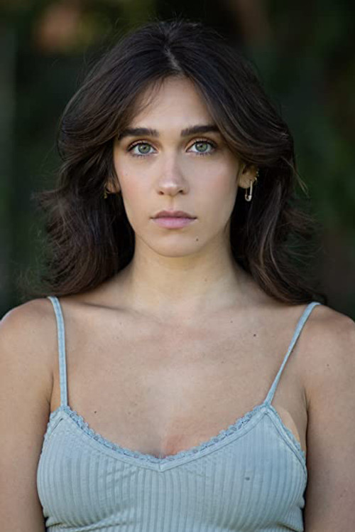 Izabel Pakzad as Becky (as Isabel Pakzad)