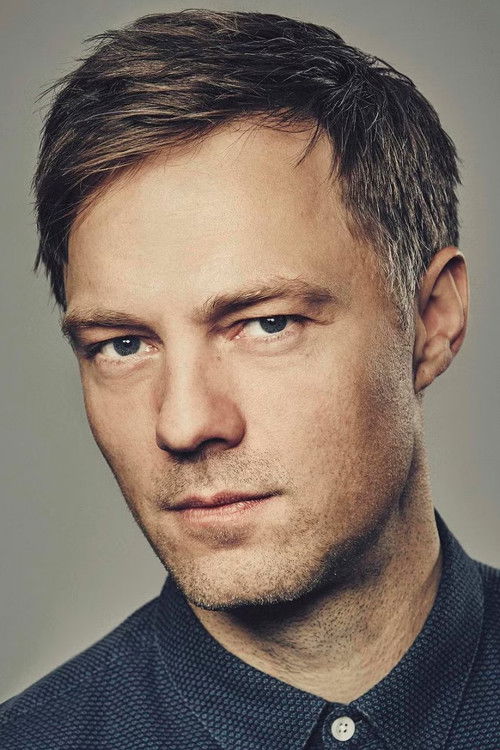 Nicolei Faber as Casper Thelemann