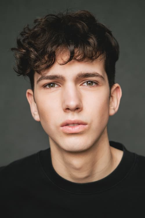 Justin Leyrolles-Bouchard as Pascal