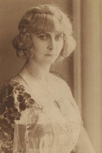 Emilie Sannom as Zelma