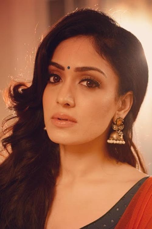 Khushali Kumar as Devika