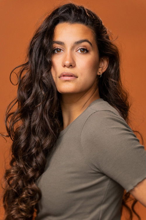 Mollie Fillion as Médée