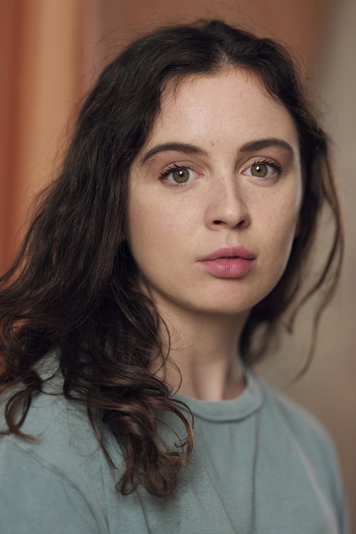 Iona Anderson as Annabel Wallace