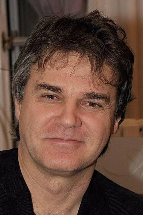 Barnabás Szabó Sipos as Dr. Zsírvágó (voice)