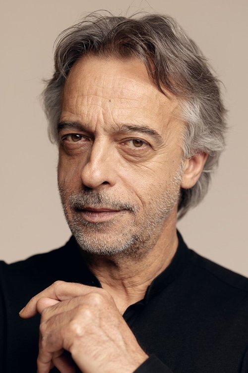 Agustín Ustárroz as Tomás