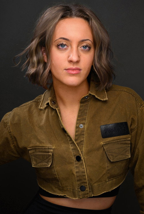 Danielle Keen as Younger Daughter