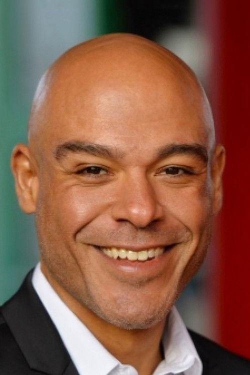 Lobo Sebastian as Bodyguard