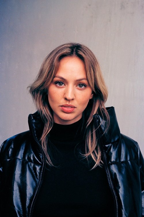 Malou Marnfeldt as Jennifer