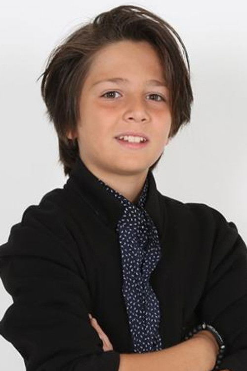 Suat Toprak Özer as Salih