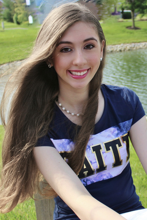 Faith Rosalie Dunn as Leslie McLean