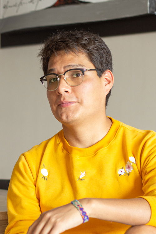 Renzo Bill as Repartidor