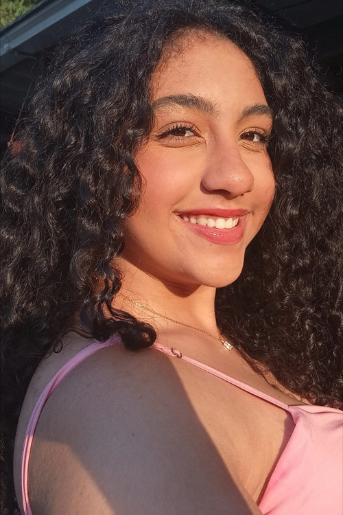 Karis Edna Amorim as Frigga