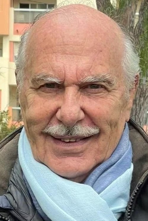 Jean Vincentelli as Pretre