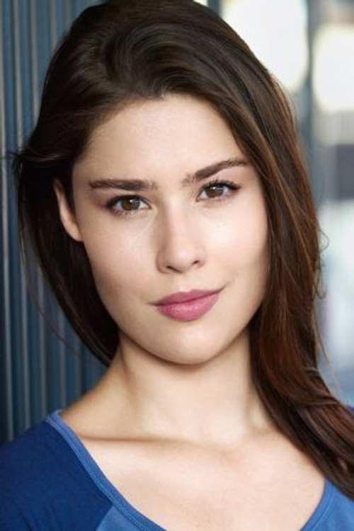 Reece Ennis as Elizabeth