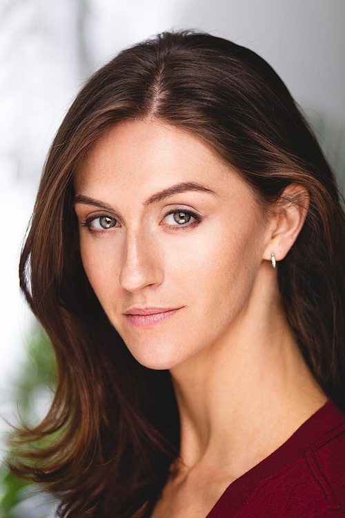 Avaah Blackwell as Scarlett Jones