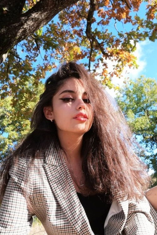 Sevda Bullut as La grande prêtresse