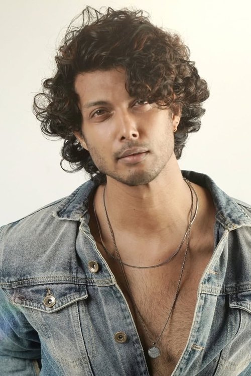 Arjun Gopan as Ananthu