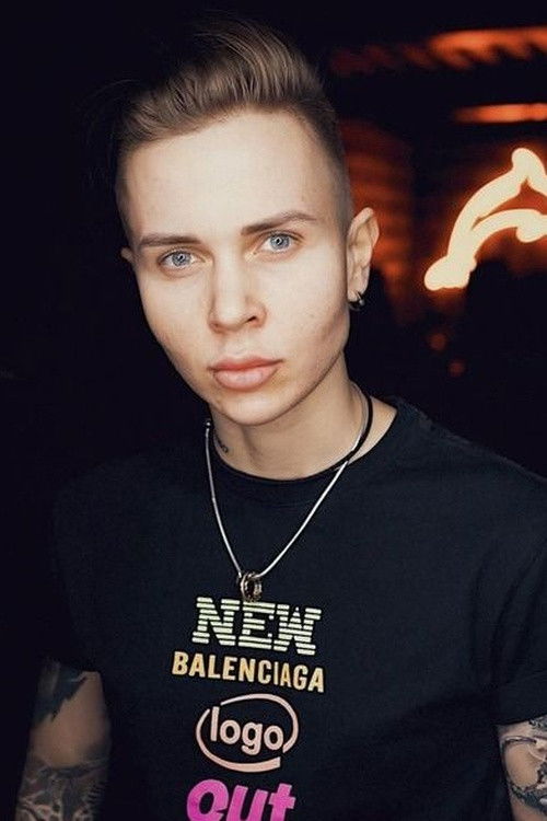 Ксения Милас as Self - Host