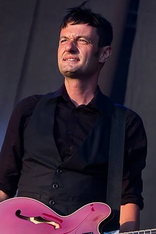 Nuno Rafael as guitarra eléctrica,  guitarra 12 cordas...