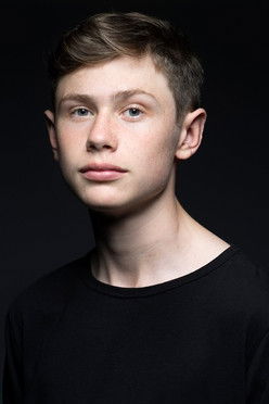 Tom Usher as Young Richard