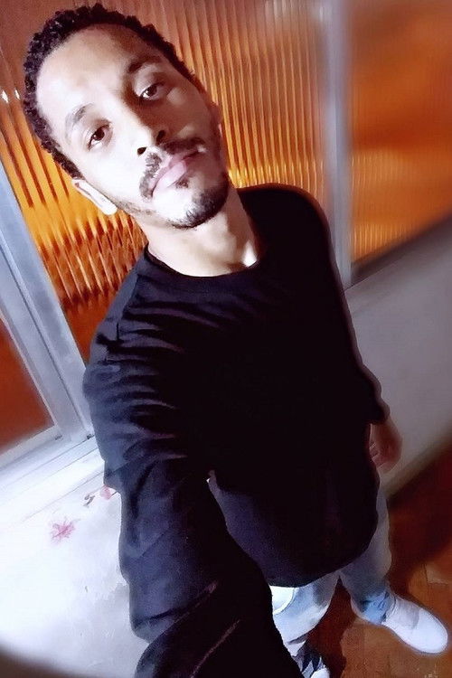 Wallace Almeida as Pablo