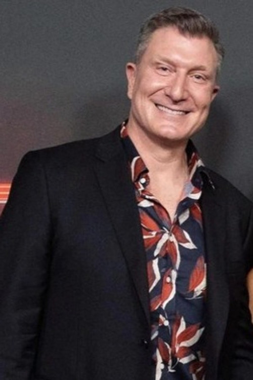 Simon Pryce as Simon Wiggle