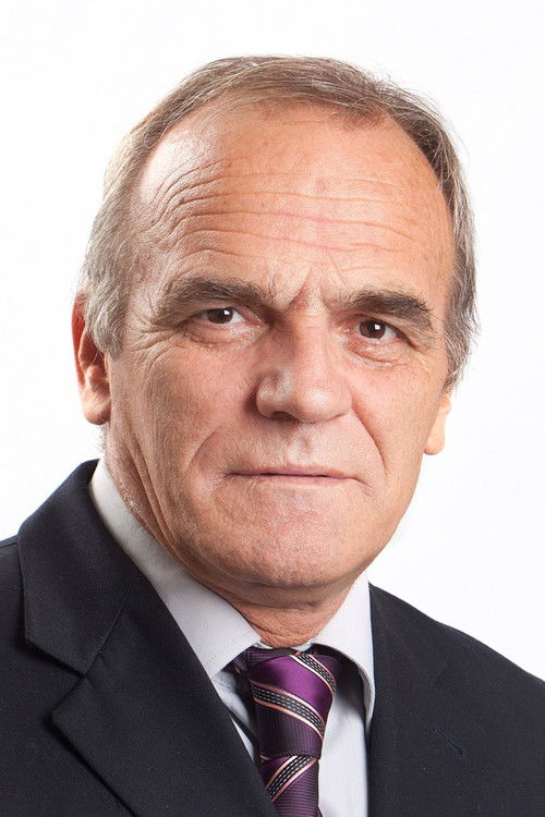 Dragoslav Medojević as Zarobljeni starac Hrvat